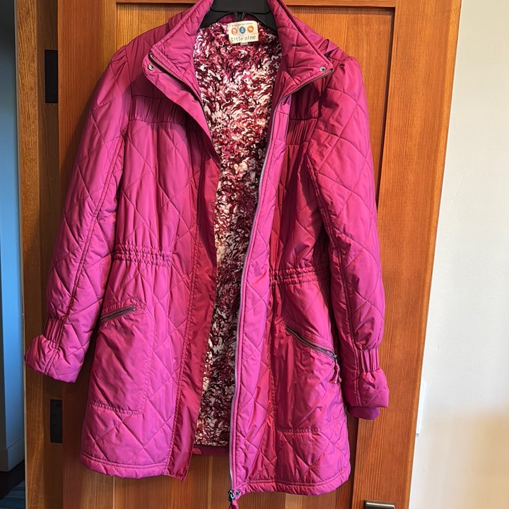 Title Nine Women's Berry Quilted Jacket Size M, EUC